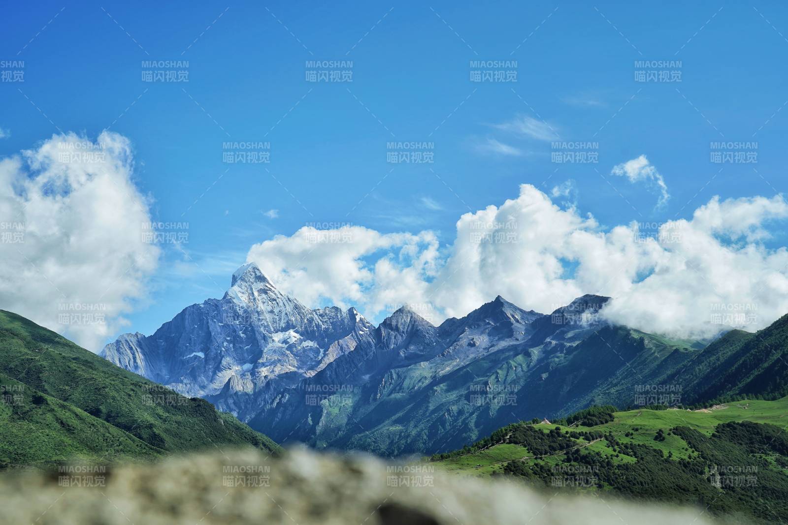 四姑娘山幺妹峰图片