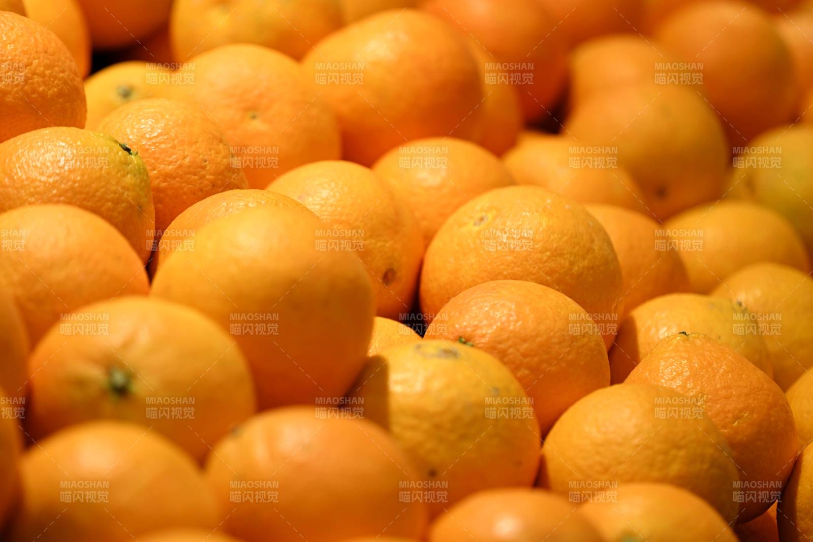 橙子堆叠特写图片