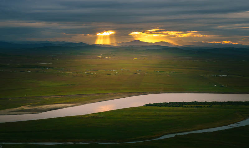 若尔盖草原日落光影图片