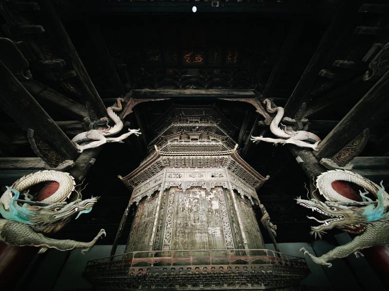 龙腾古殿 雕梁画栋图片