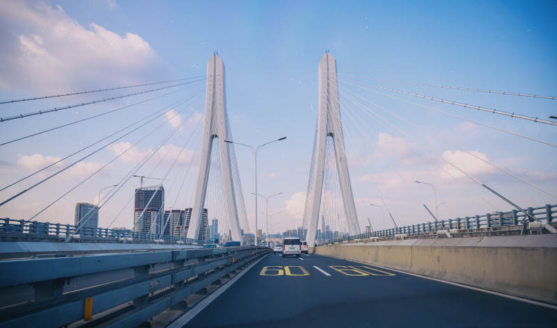 现代大桥通途图片