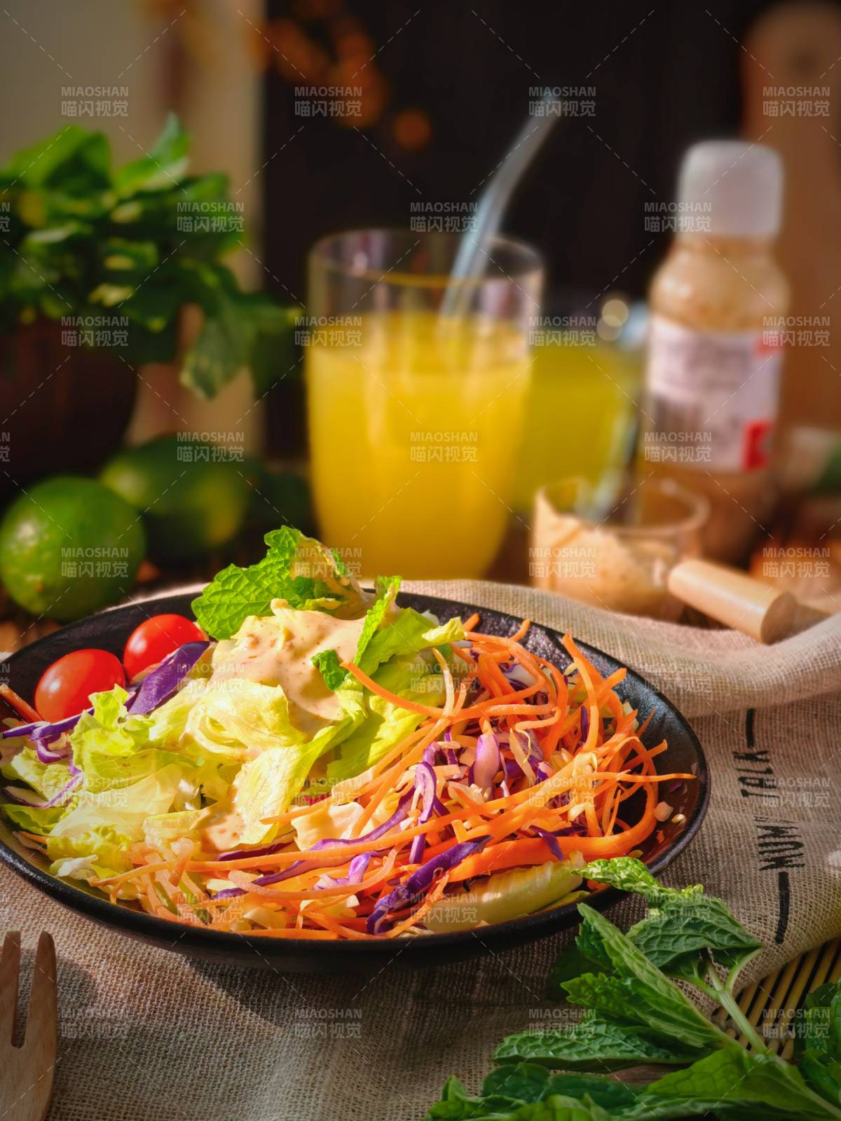 色彩缤纷沙拉拼盘图片