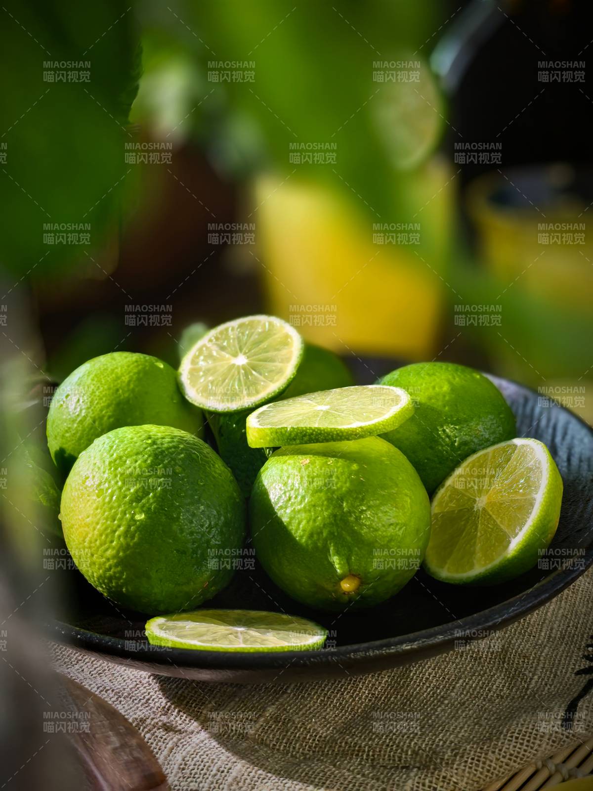 青柠切片盘中摆放图片