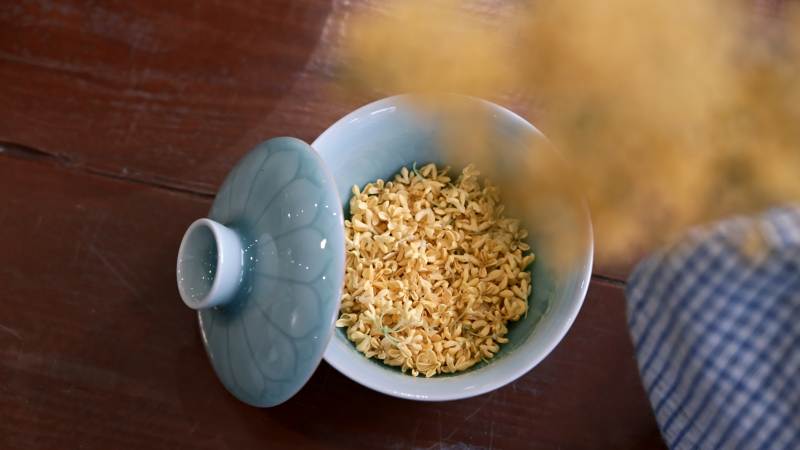 一碗金黄炒饭图片