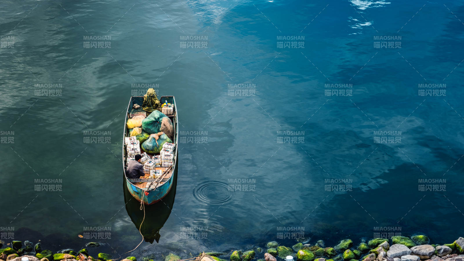 洱海上的小船图片
