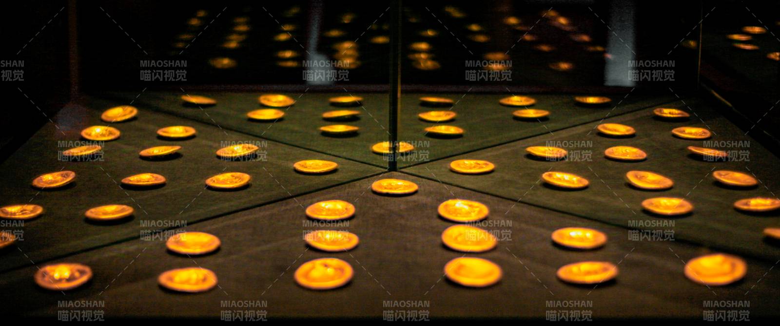 金币阵列光影交错图片