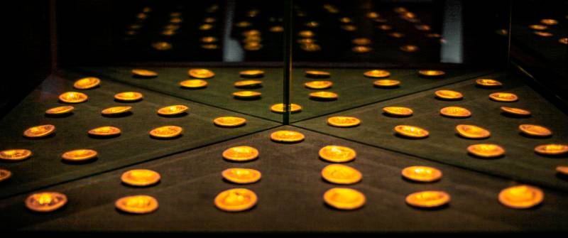 金币阵列光影交错图片