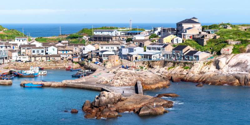 渔山岛海滨小镇风光图片