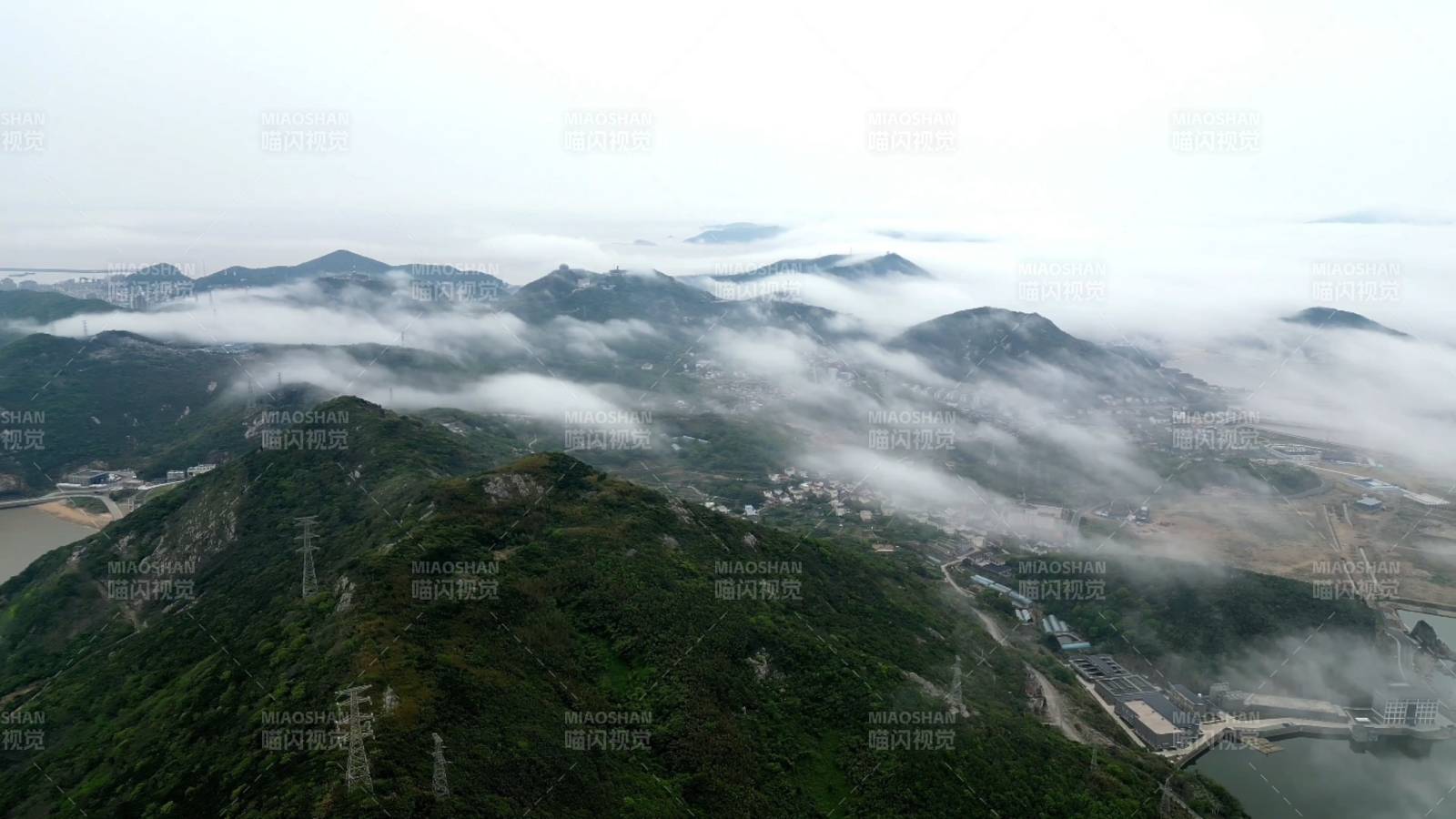 嵊泗主岛云海缭绕山间图片