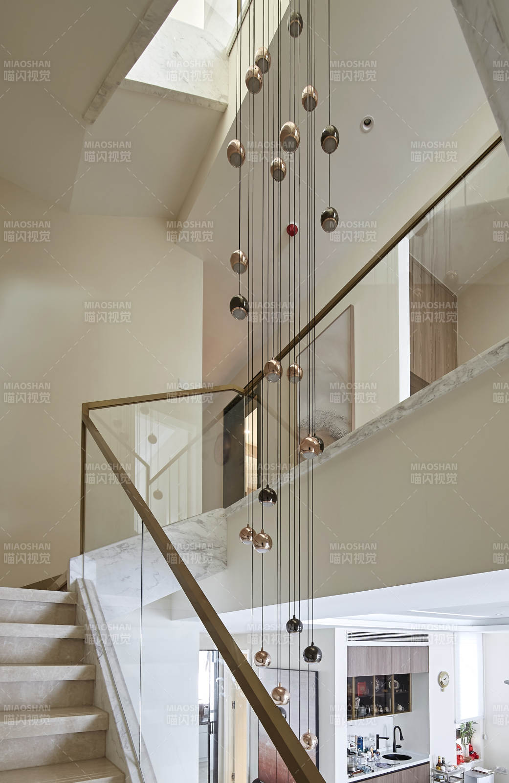 现代楼梯吊灯设计图片