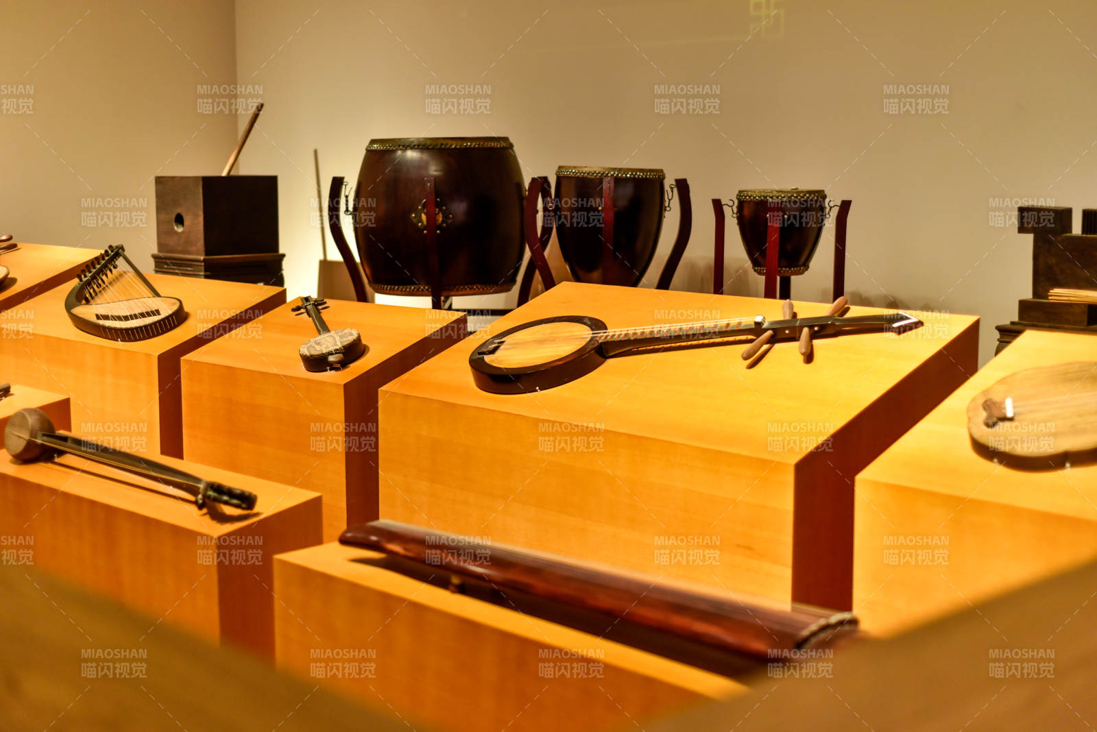 古琴乐器展示图片