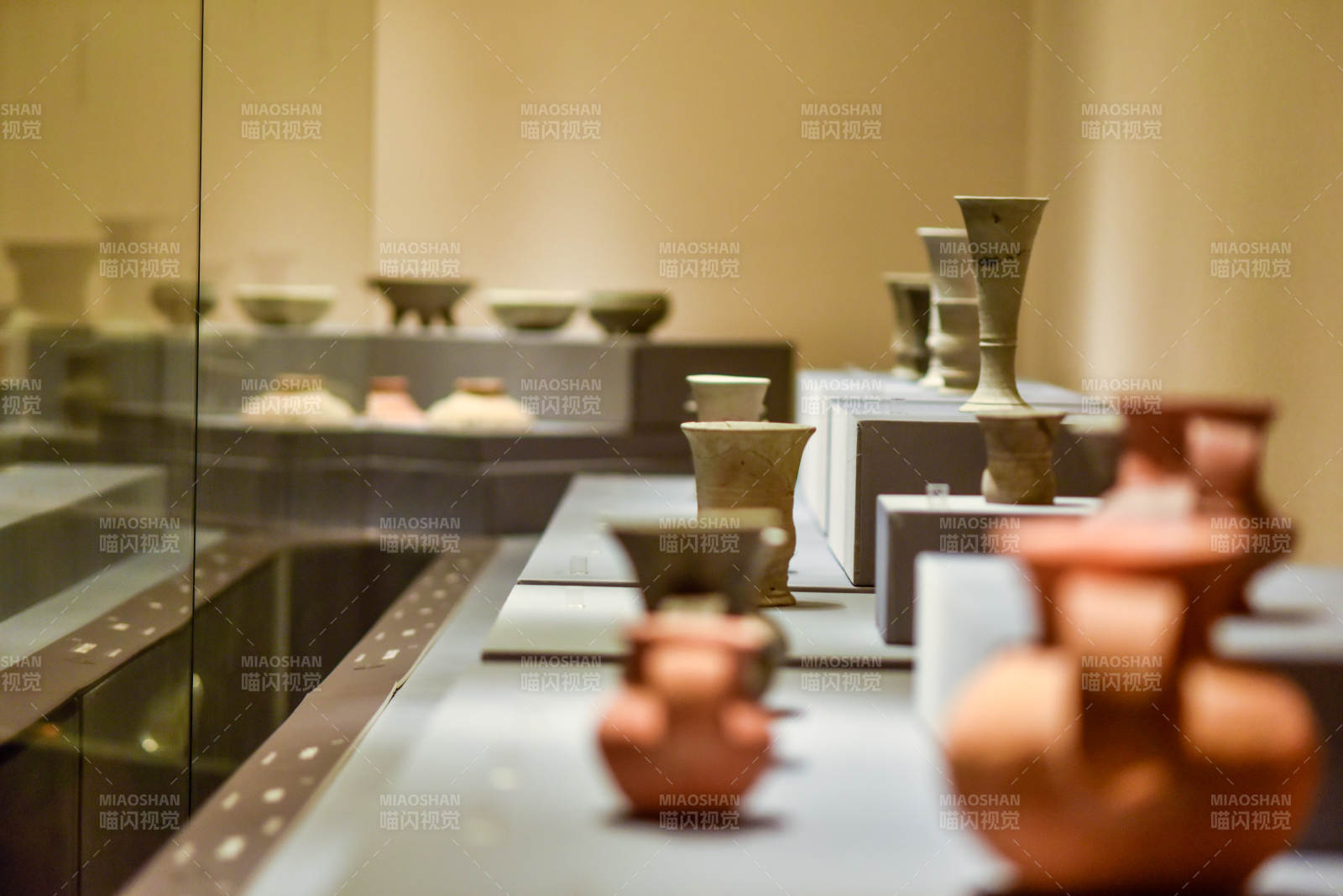 博物古陶器陈列展图片