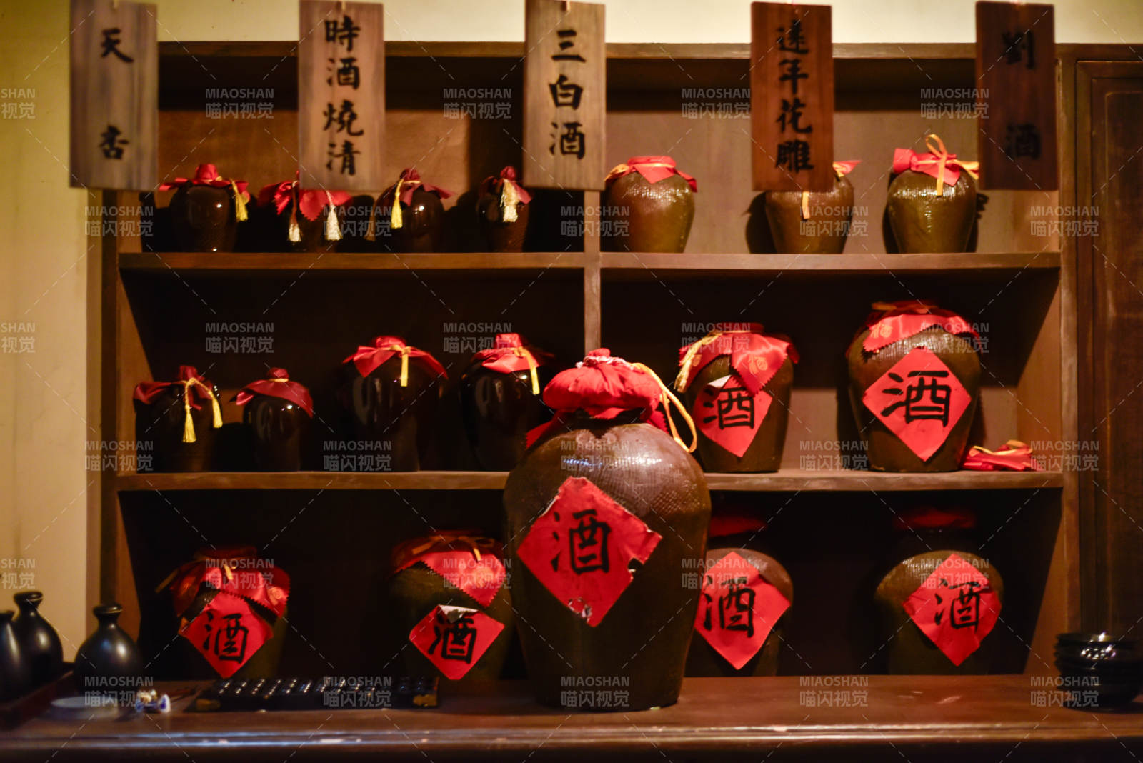古法酿酒陈列图片