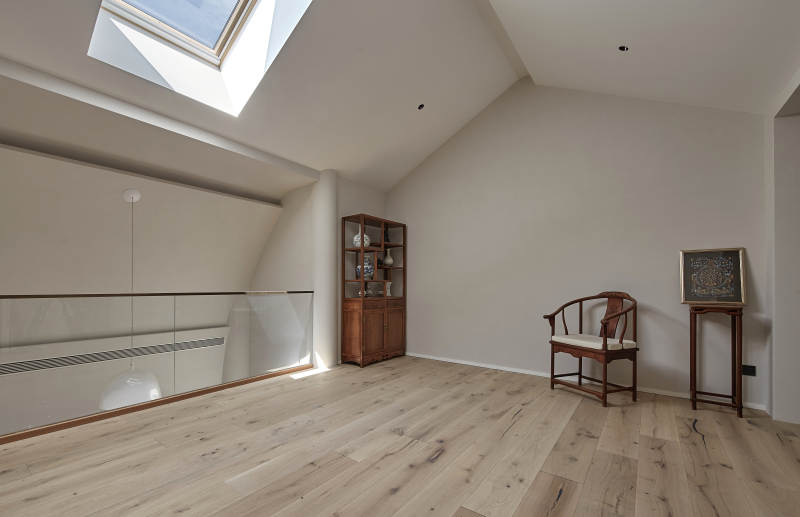 阁楼书房静谧一角图片