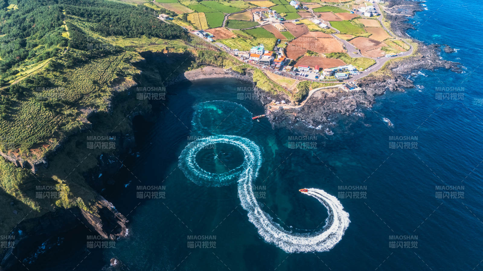 济州岛牛岛牛头峰鸟瞰快艇图片