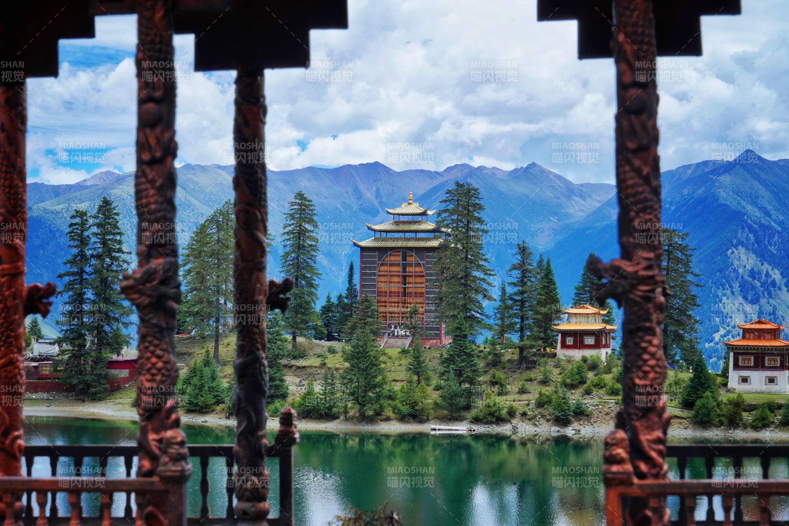 新龙措卡湖图片