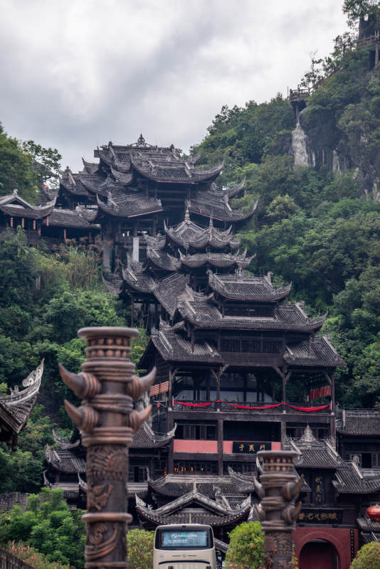 重庆古建筑群山间图片