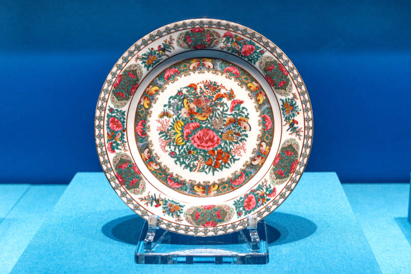 广东民间工艺博物馆藏广彩谭炎绘花果雀纹碟图片