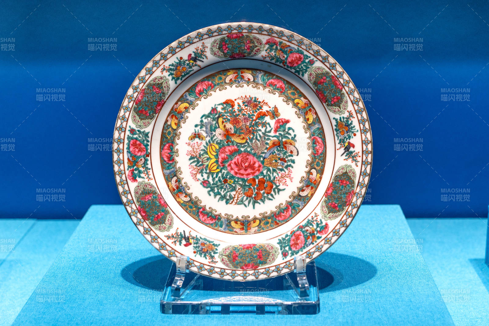 广东民间工艺博物馆藏广彩谭炎绘花果雀纹碟图片