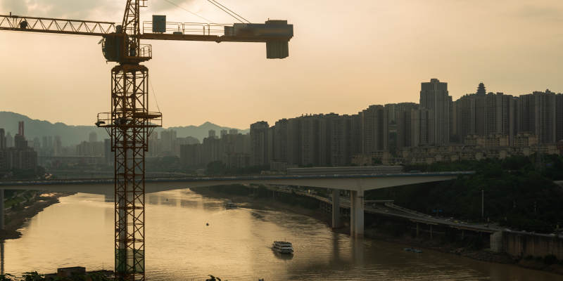 城市河畔建设景象图片