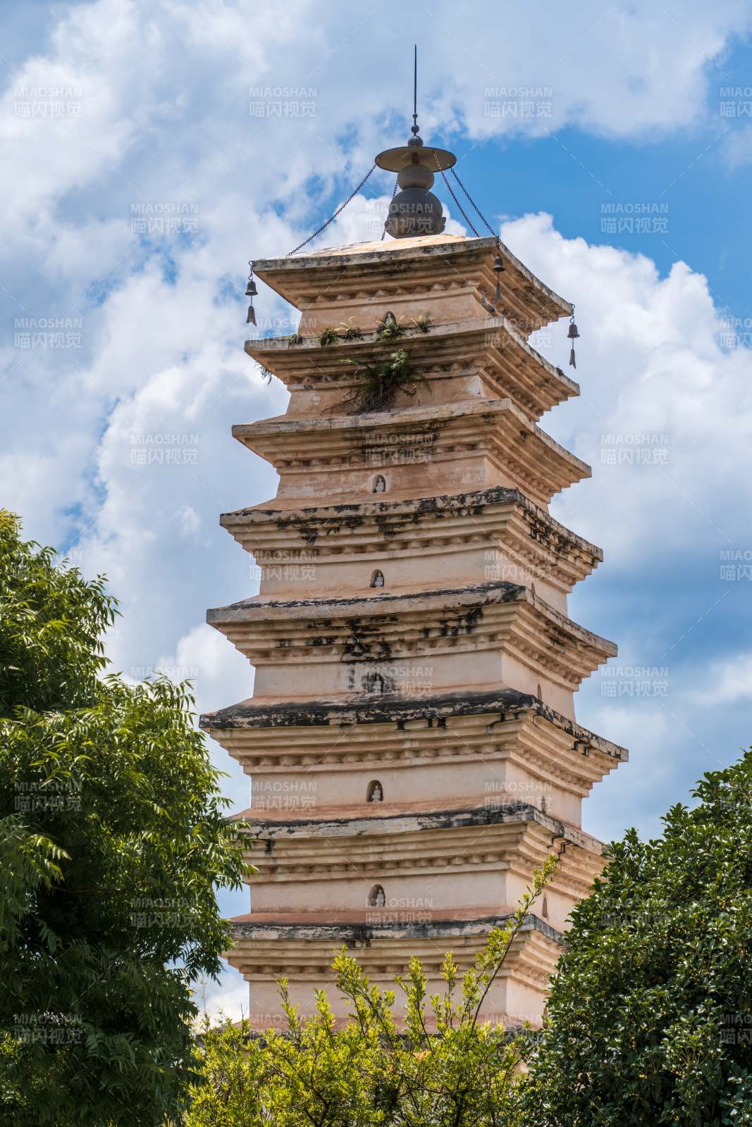 云南大理巍山古城等觉寺佛塔古塔图片