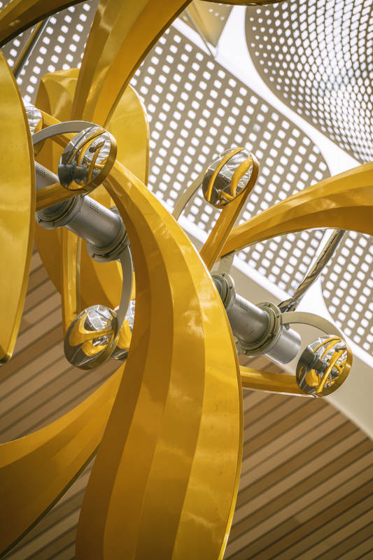 金色螺旋艺术装置图片