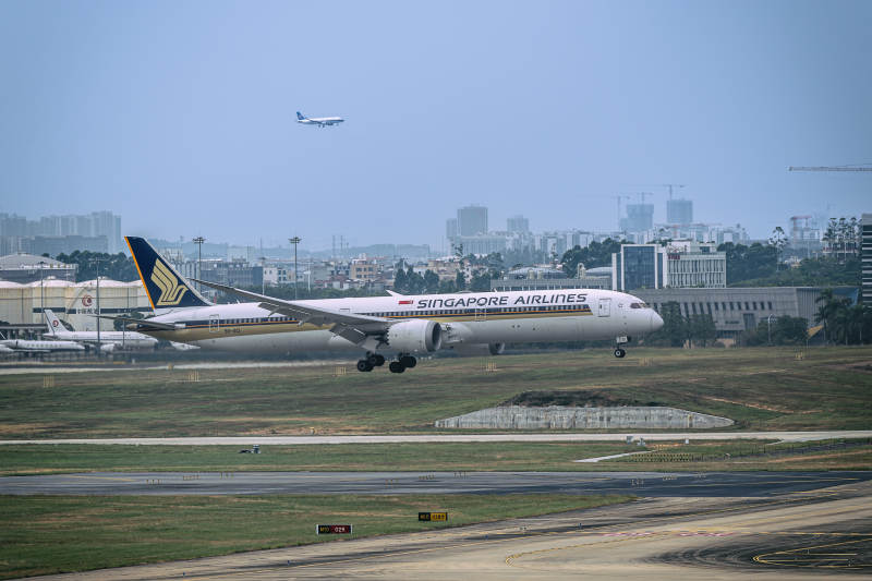 新航客机降落机场图片