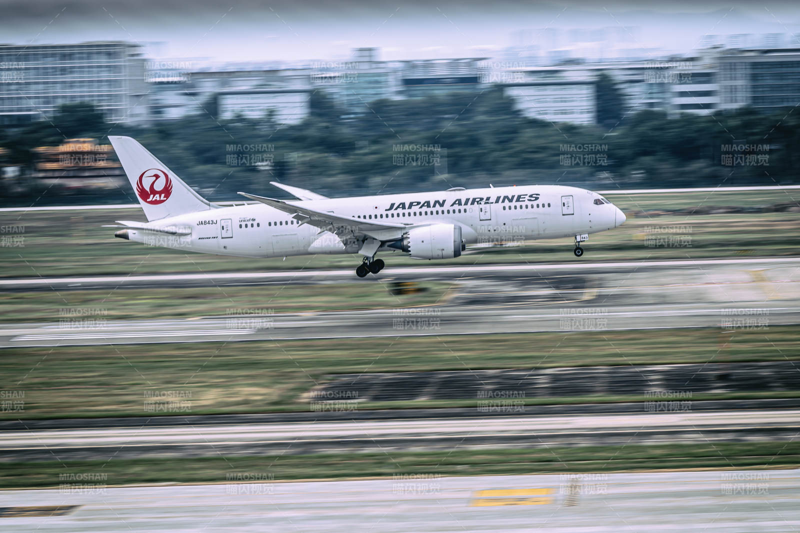 日航客机起飞瞬间图片