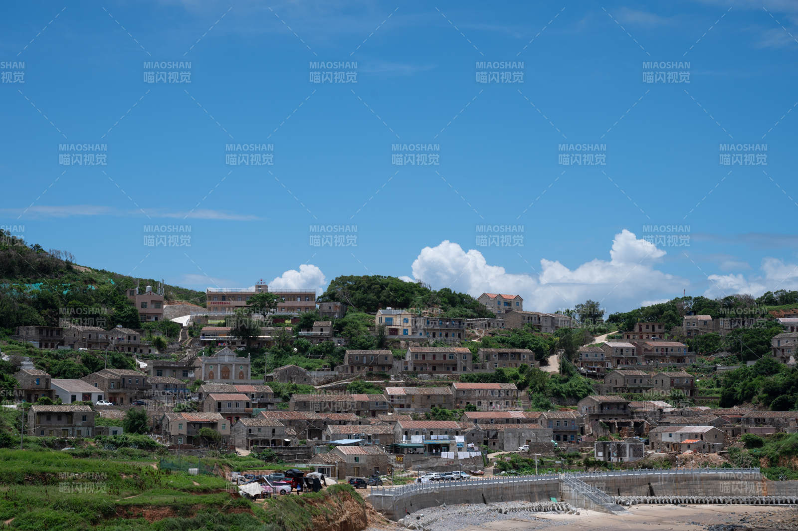 山间村落风光图片