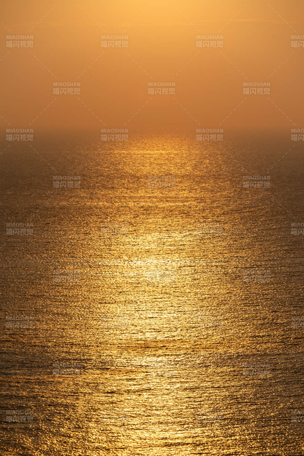 金色海面日落图片