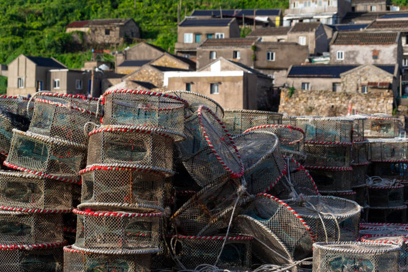 渔村笼网堆叠图片