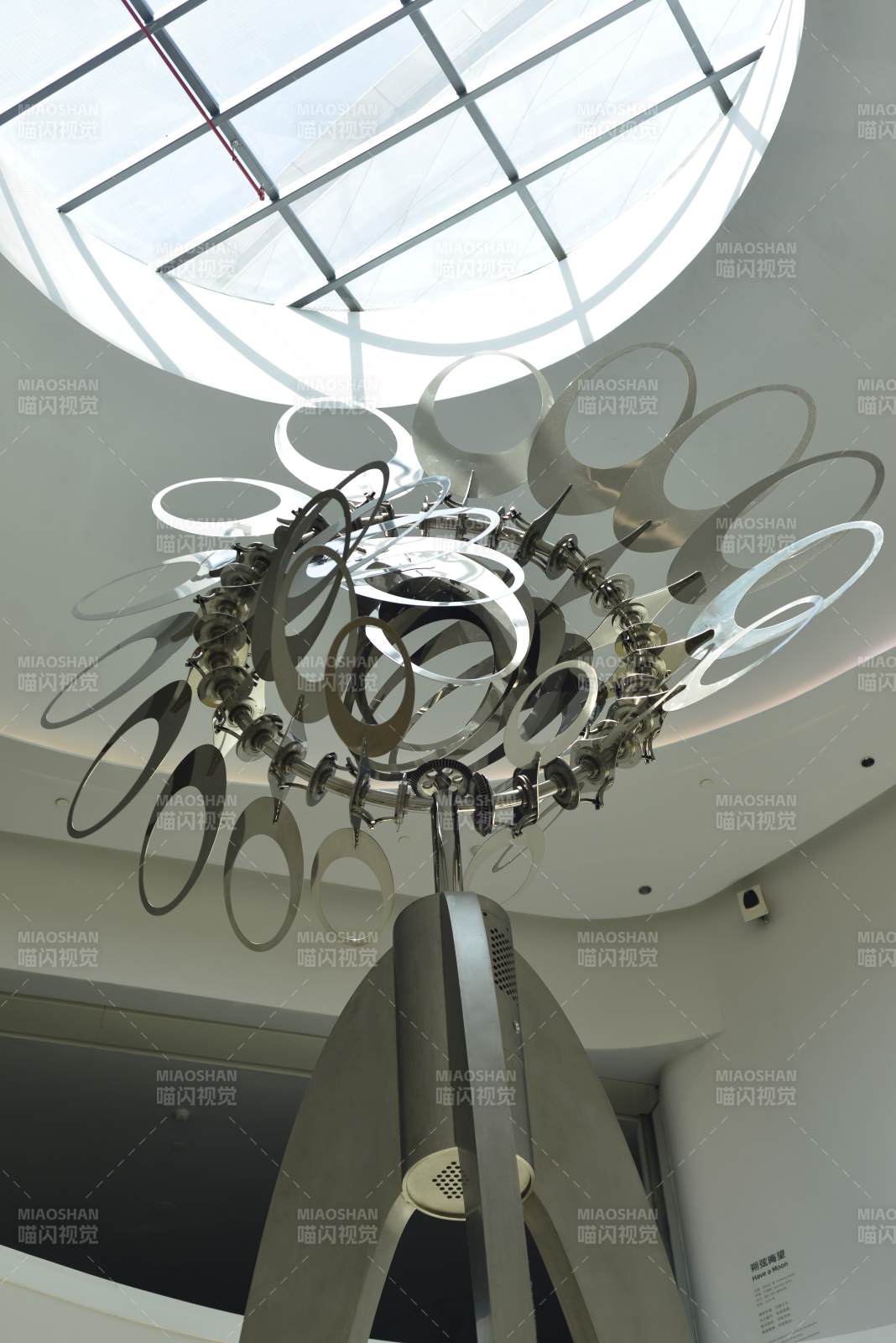 上海天文馆现代艺术吊灯装置图片