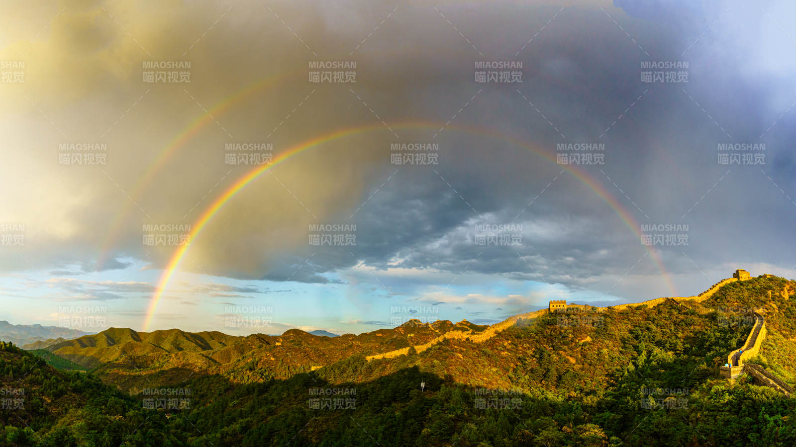 承德金山岭彩虹映长城图片