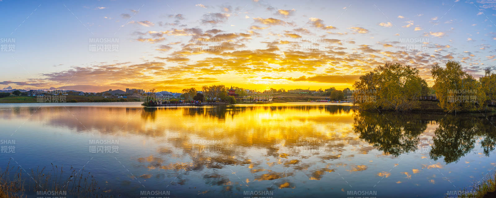 乌兰布统公主湖湖畔晨曦美景图片