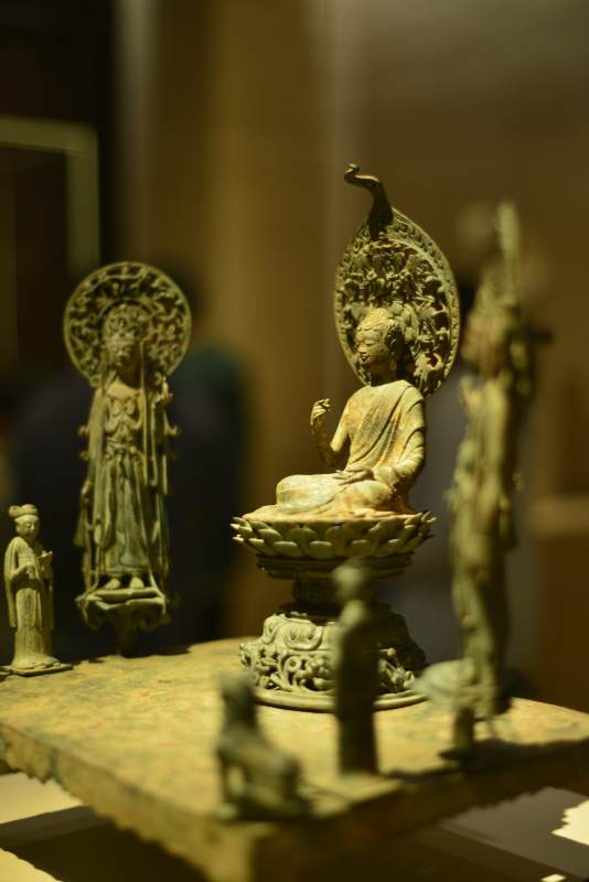 佛像静谧展陈图片