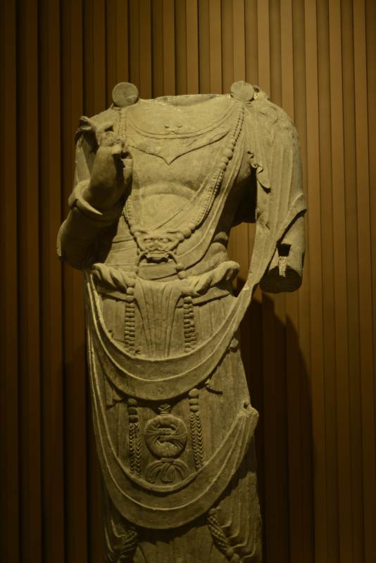 上海博物馆古装石雕人物像图片