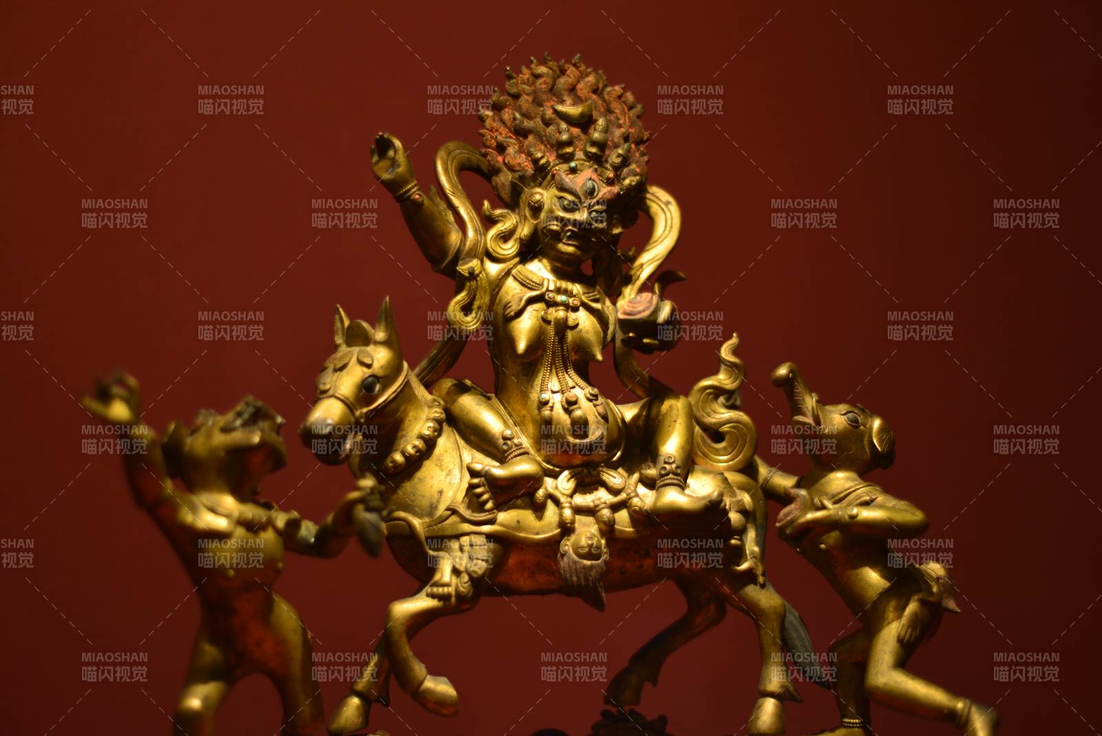 上海博物馆金骑神兽雕像图片