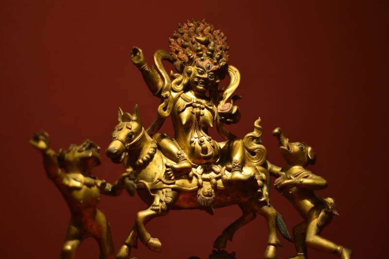 上海博物馆金骑神兽雕像图片