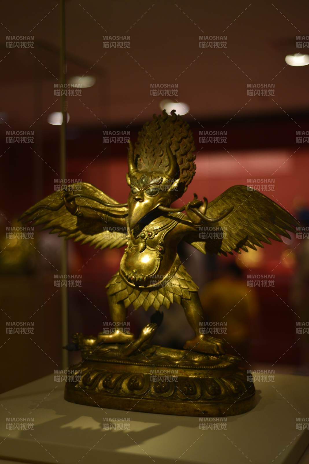 上海博物馆金雕神兽雕像图片