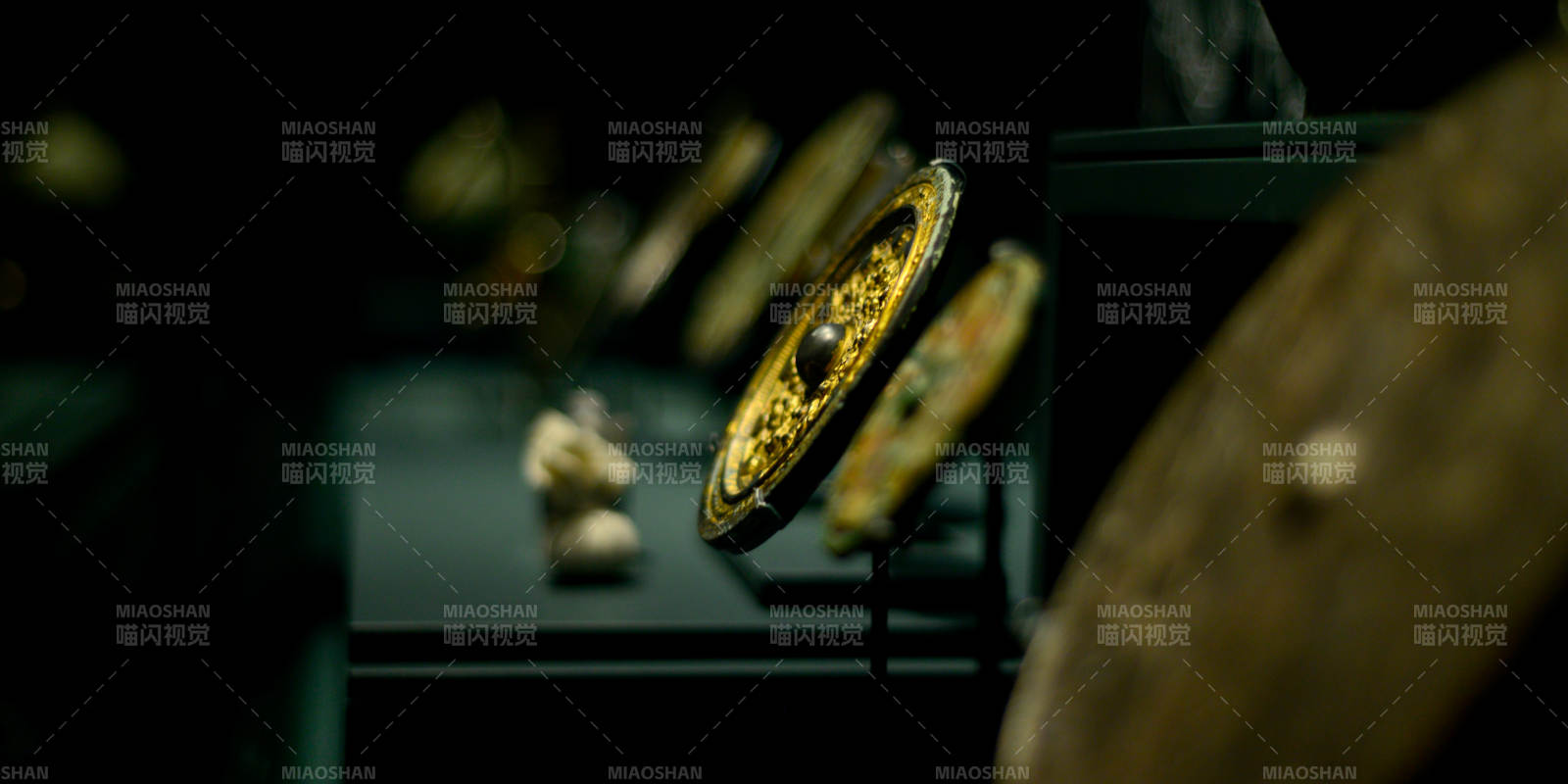 古铜镜展陈图片