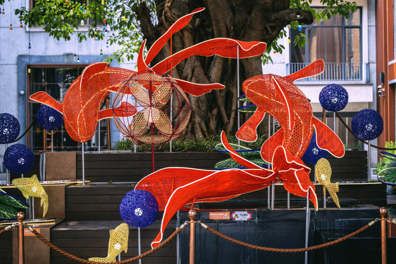红鱼彩灯装置迎风舞图片