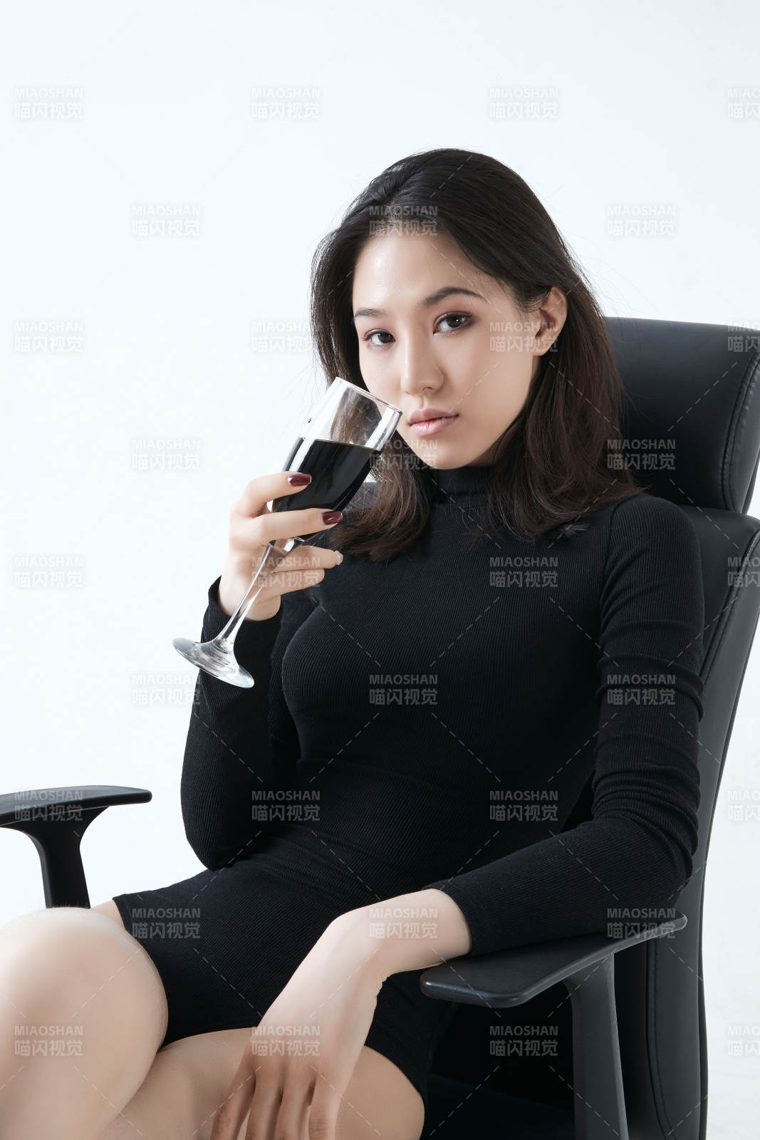 优雅品酒时刻图片