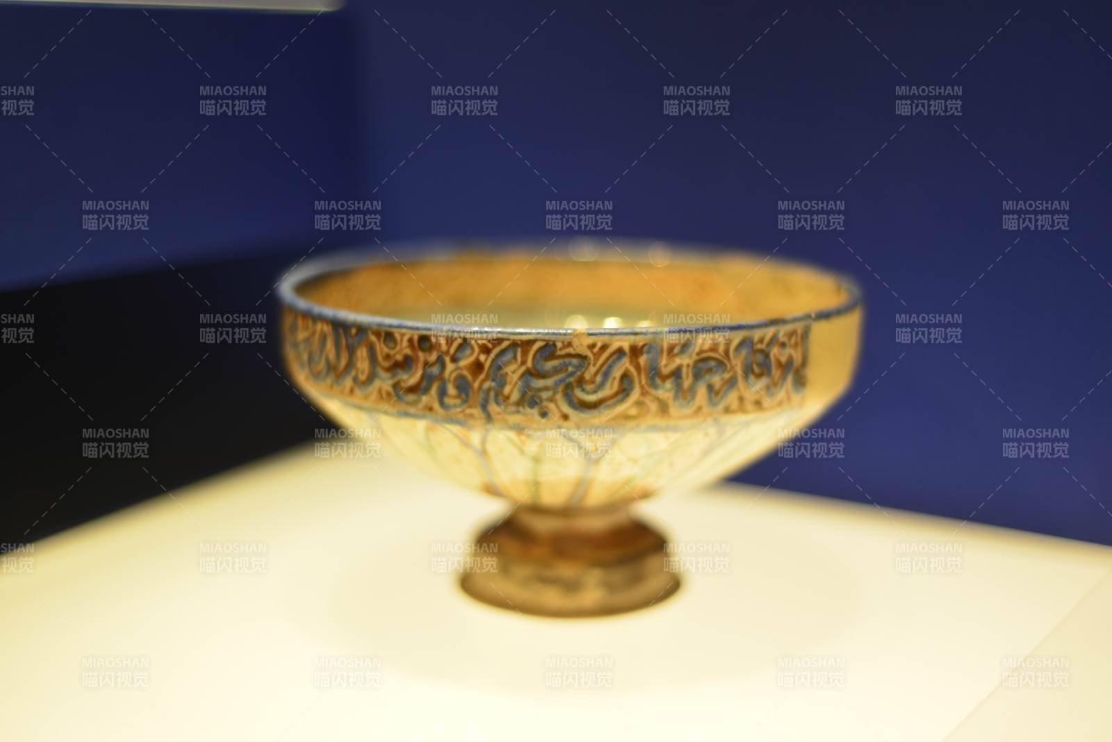 上海博物馆精美彩绘古碗图片