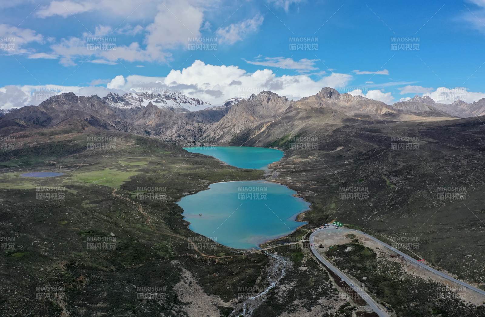 318上的姊妹湖图片