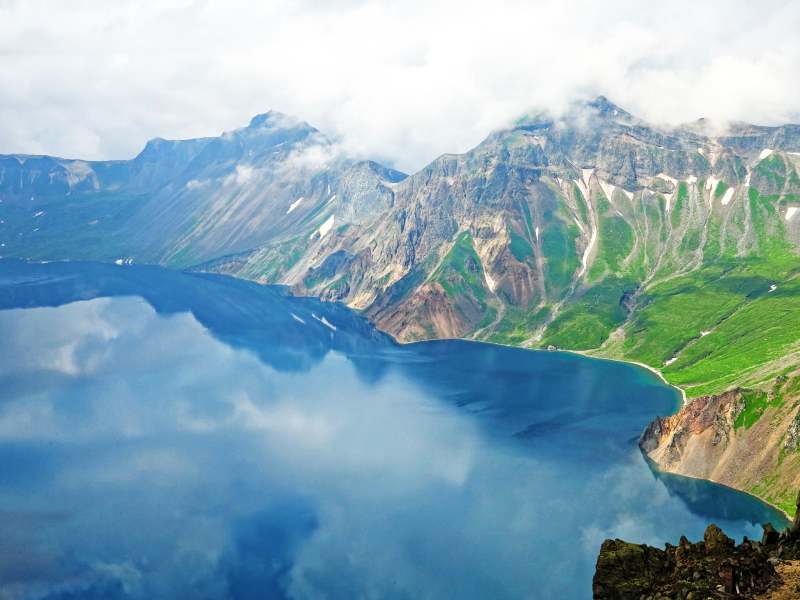 长白山天池高山湖泊云影图片