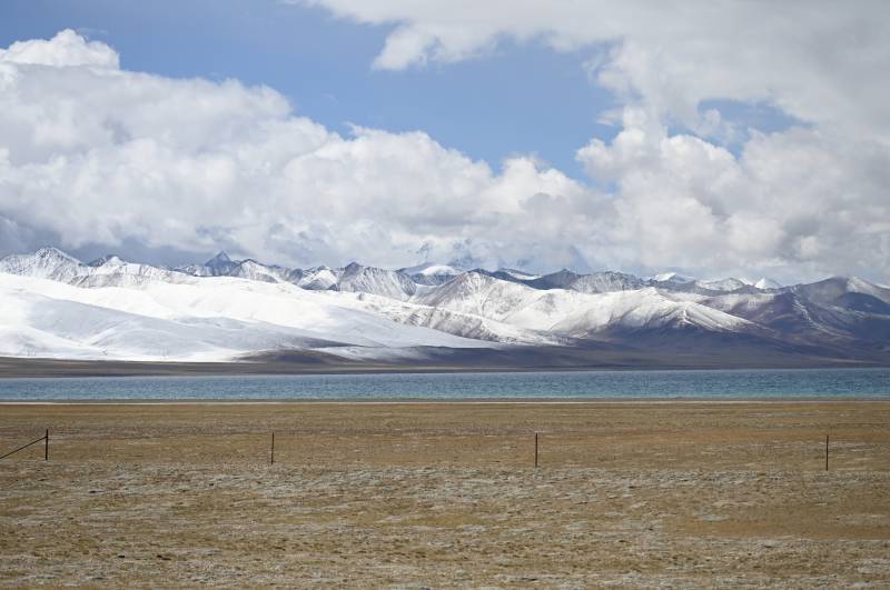 纳木措雪山湖畔风光图片