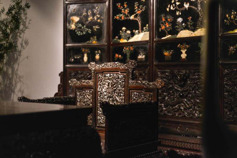 古典屏风与宝座图片