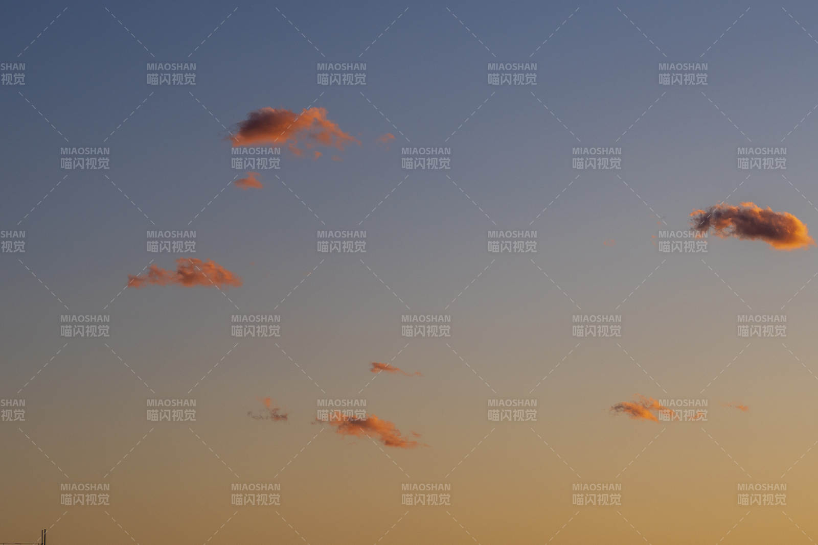 晚霞映云天图片