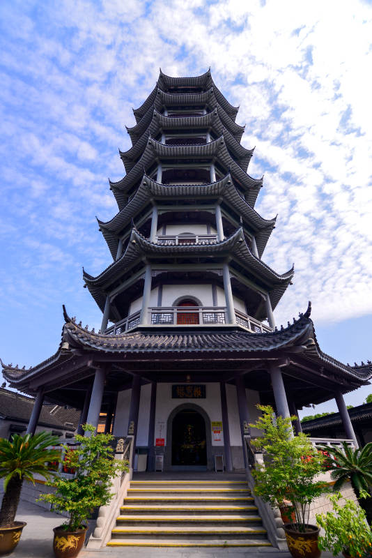 上海古塔巍峨入云霄图片