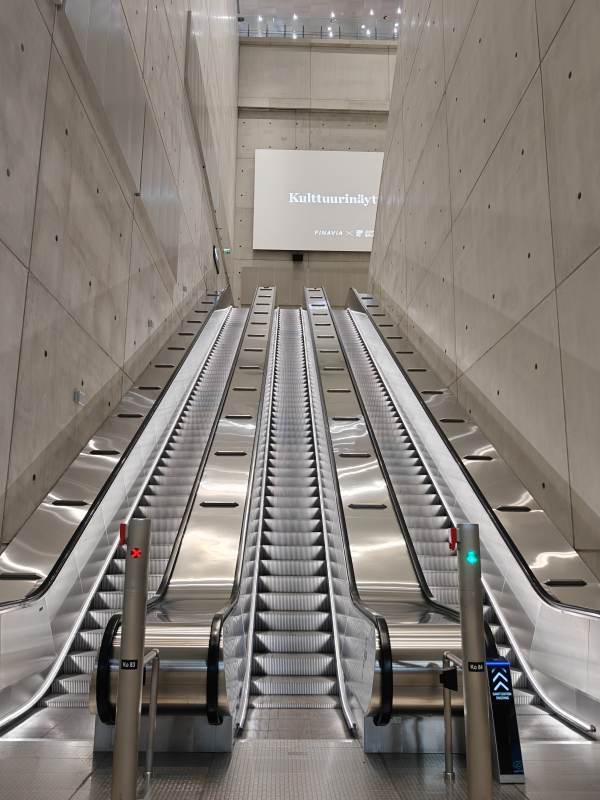 现代地铁自动扶梯图片